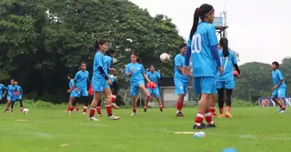 মিয়ানমারে বৃষ্টি মাথায় অনুশীলনে বাংলাদেশ নারী ফুটবল দল